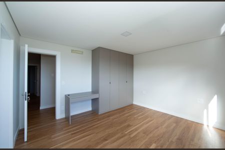 Casa à venda com 623m², 5 quartos e 4 vagas Casa à venda com 623m², 5 quartos e 4 vagasQUARTO2