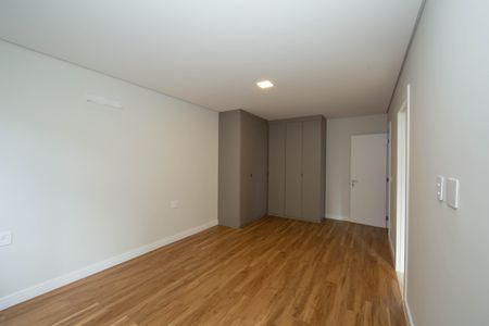 Casa à venda com 623m², 5 quartos e 4 vagasQUARTO4