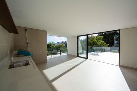 Casa à venda com 623m², 5 quartos e 4 vagasCOZINHA