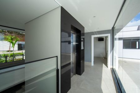 Casa à venda com 623m², 5 quartos e 4 vagasELEVADOR/ENTRADA