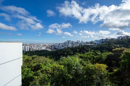 Casa à venda com 623m², 5 quartos e 4 vagasVISTA