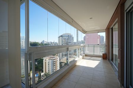 Apartamento à venda com 260m², 4 quartos e 4 vagasVaranda