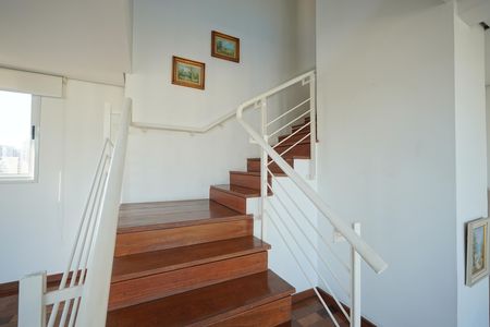 Apartamento à venda com 260m², 4 quartos e 4 vagasEscada