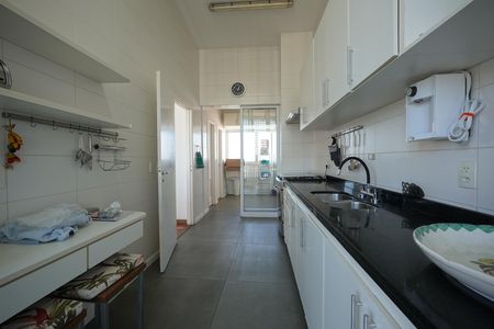Apartamento à venda com 260m², 4 quartos e 4 vagasCozinha