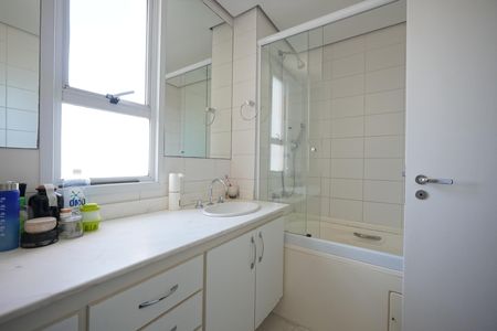 Apartamento à venda com 260m², 4 quartos e 4 vagasSuíte 2
