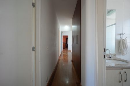 Apartamento à venda com 260m², 4 quartos e 4 vagasCorredor