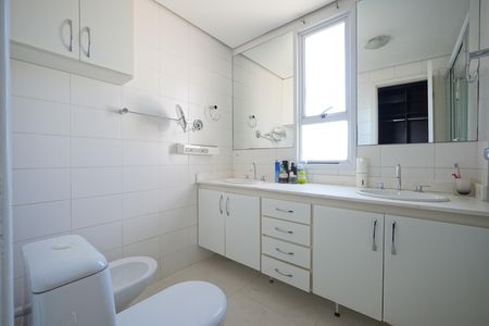 Apartamento à venda com 260m², 4 quartos e 4 vagasSuíte 2