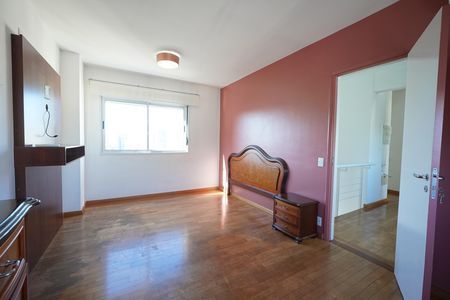Apartamento à venda com 260m², 4 quartos e 4 vagasSuíte 2