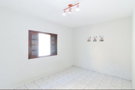 Casa para alugar com 80m², 2 quartos e 2 vagasQuarto 1
