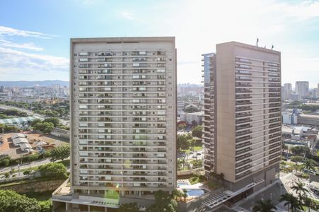 Apartamento à venda com 165m², 3 quartos e 2 vagas Apartamento à venda com 165m², 3 quartos e 2 vagasVista da Suíte 3