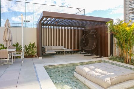 Apartamento à venda com 165m², 3 quartos e 2 vagas Apartamento à venda com 165m², 3 quartos e 2 vagasÁrea comum - Piscina