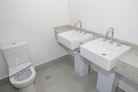 Apartamento à venda com 165m², 3 quartos e 2 vagas Apartamento à venda com 165m², 3 quartos e 2 vagasBanheiro da Suíte 1