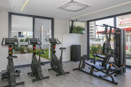Apartamento à venda com 165m², 3 quartos e 2 vagas Apartamento à venda com 165m², 3 quartos e 2 vagasÁrea comum - Academia