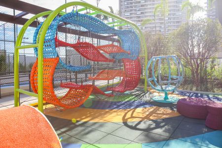 Apartamento à venda com 165m², 3 quartos e 2 vagas Apartamento à venda com 165m², 3 quartos e 2 vagasÁrea comum - Playground