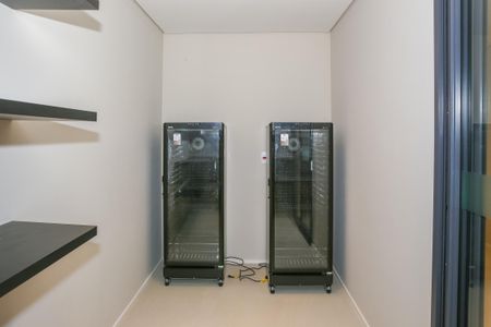 Apartamento à venda com 165m², 3 quartos e 2 vagas Apartamento à venda com 165m², 3 quartos e 2 vagasMini Mercado