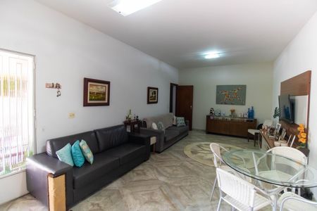 Sala de casa à venda com 3 quartos, 210m² em Santa Rosa, Niterói