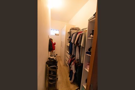 Casa à venda com 210m², 3 quartos e 4 vagasCloset