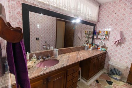 Casa à venda com 210m², 3 quartos e 4 vagasBanheiro 2