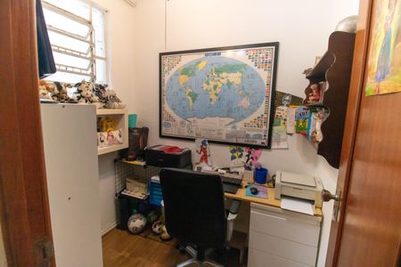 Casa à venda com 210m², 3 quartos e 4 vagasEscritório