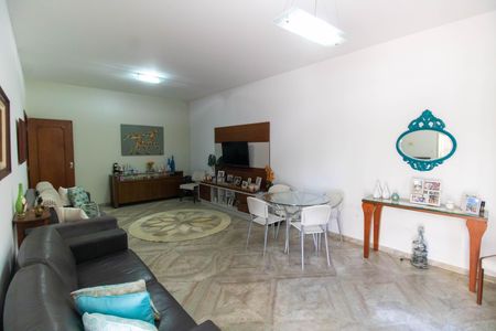 Sala de casa à venda com 3 quartos, 210m² em Santa Rosa, Niterói