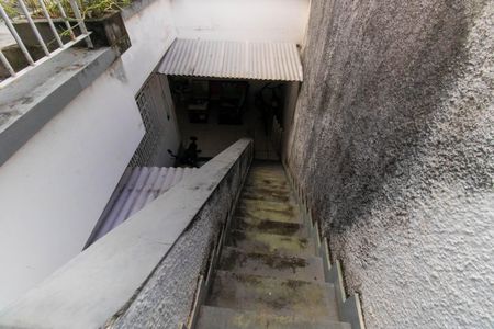Casa à venda com 210m², 3 quartos e 4 vagasEscada