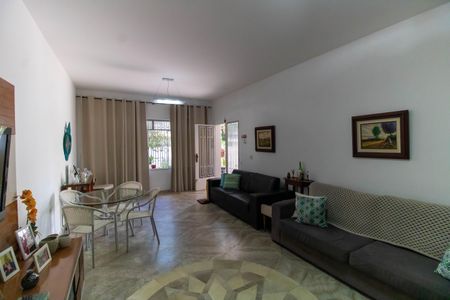 Casa à venda com 210m², 3 quartos e 4 vagasSala