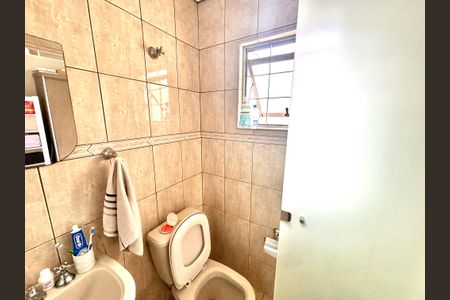 Casa à venda com 125m², 2 quartos e 2 vagasBanheiro do Quarto 1