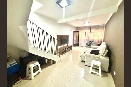 Casa à venda com 125m², 2 quartos e 2 vagasSala