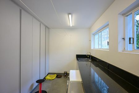 Casa à venda com 735m², 5 quartos e 6 vagasÁrea de Serviço 