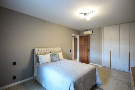Casa à venda com 735m², 5 quartos e 6 vagasQuarto 1