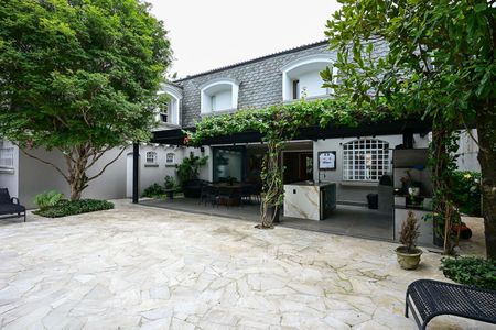 Casa à venda com 735m², 5 quartos e 6 vagasFachada Posterior