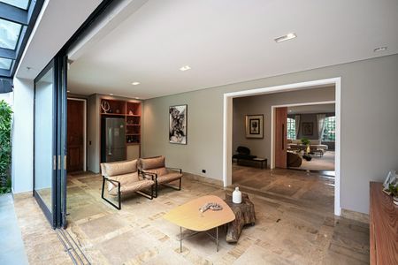 Casa à venda com 735m², 5 quartos e 6 vagasVaranda
