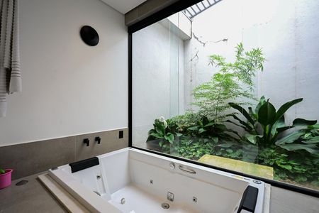 Casa à venda com 735m², 5 quartos e 6 vagasBanheiro Suíte 2