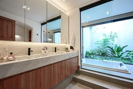Casa à venda com 735m², 5 quartos e 6 vagasBanheiro Suíte 2