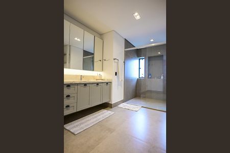 Casa à venda com 735m², 5 quartos e 6 vagasBanheiro