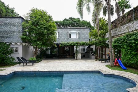 Casa à venda com 735m², 5 quartos e 6 vagasFachada Posterior