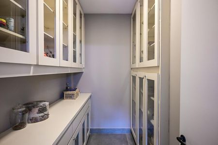 Casa à venda com 735m², 5 quartos e 6 vagasArmário da Sala de Almoço 