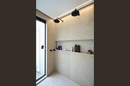 Casa à venda com 735m², 5 quartos e 6 vagasBanheiro Suíte 2
