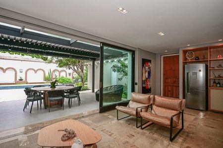 Casa à venda com 735m², 5 quartos e 6 vagasVaranda