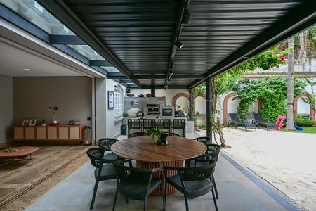 Casa à venda com 735m², 5 quartos e 6 vagasVaranda Gourmet	
