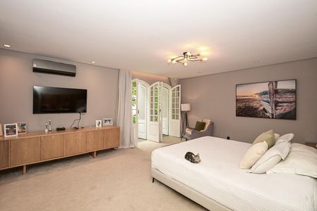 Casa à venda com 735m², 5 quartos e 6 vagasSuíte 2