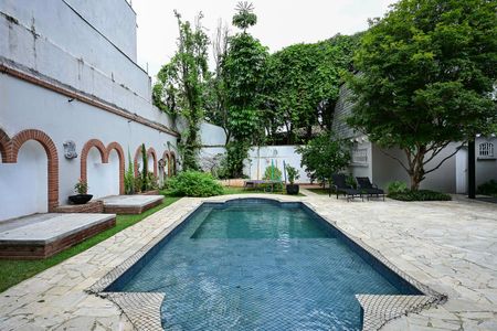 Casa à venda com 735m², 5 quartos e 6 vagasPiscina