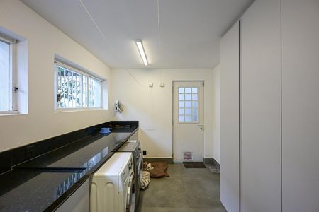 Casa à venda com 735m², 5 quartos e 6 vagasÁrea de Serviço 