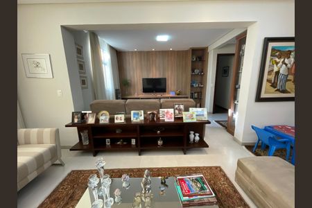 Apartamento à venda com 180m², 3 quartos e 1 vagaSala