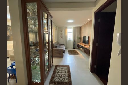 Apartamento à venda com 180m², 3 quartos e 1 vagaSala