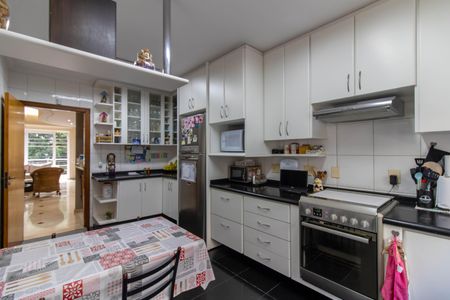 Casa à venda com 330m², 3 quartos e 4 vagas Casa à venda com 330m², 3 quartos e 4 vagasCozinha