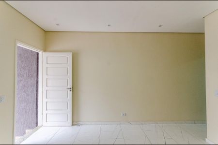 Casa para alugar com 200m², 2 quartos e 2 vagas Casa para alugar com 200m², 2 quartos e 2 vagasSala