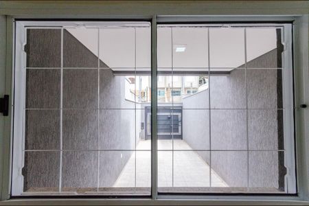 Casa para alugar com 200m², 2 quartos e 2 vagas Casa para alugar com 200m², 2 quartos e 2 vagasSala - Janela