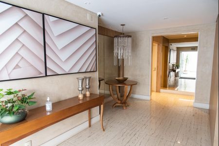 Apartamento à venda com 85m², 3 quartos e 2 vagas Apartamento à venda com 85m², 3 quartos e 2 vagasHall social