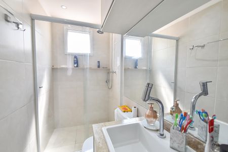Apartamento à venda com 85m², 3 quartos e 2 vagas Apartamento à venda com 85m², 3 quartos e 2 vagasBanheiro da suíte
